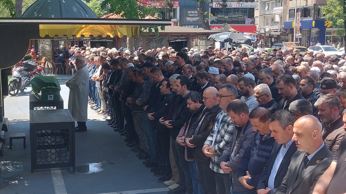 Basri Çelik Dualarla Toprağa Verildi