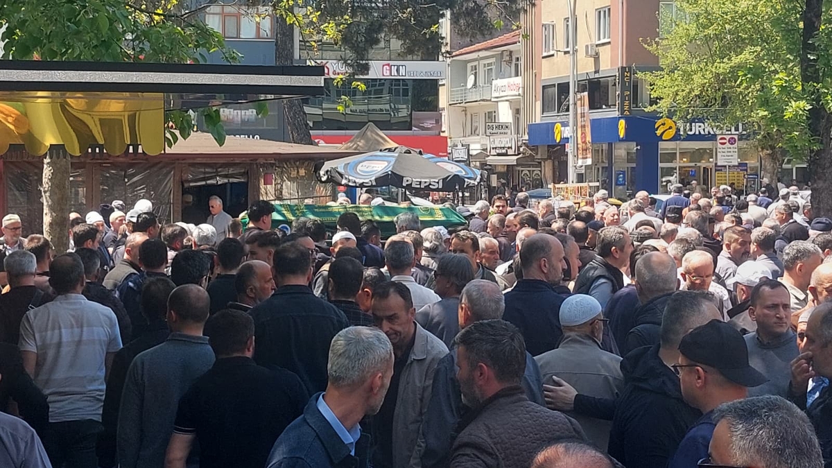 Basri Çelik Dualarla Toprağa Verildi