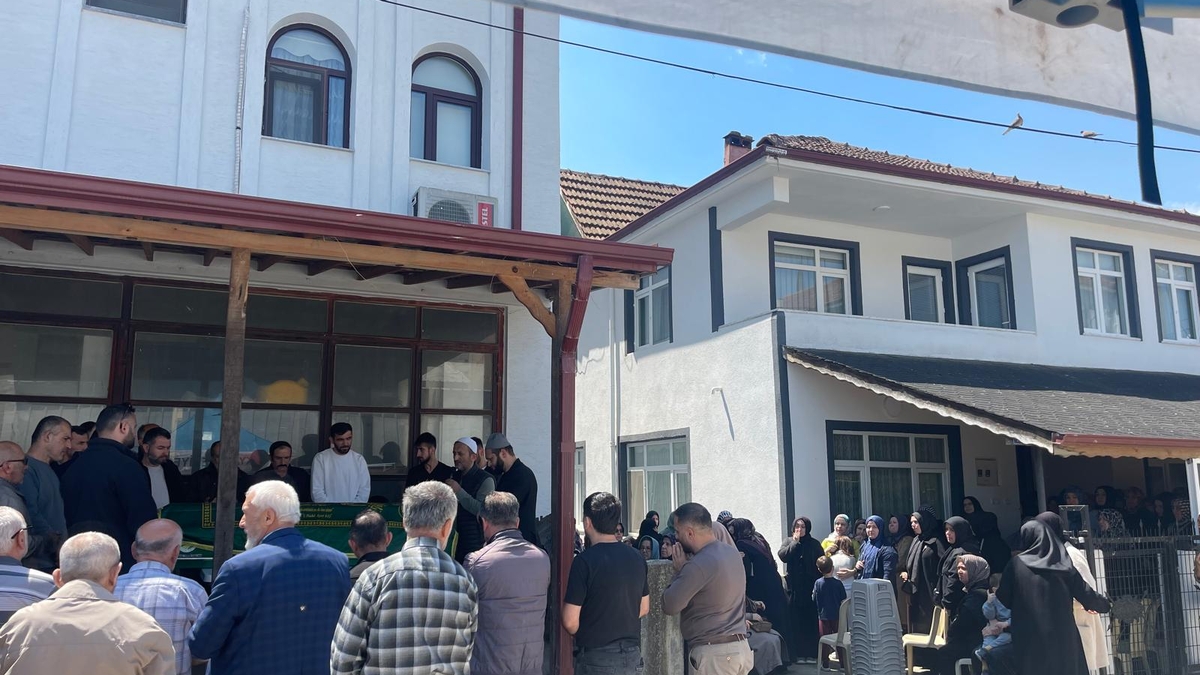 Basri Çelik Dualarla Toprağa Verildi