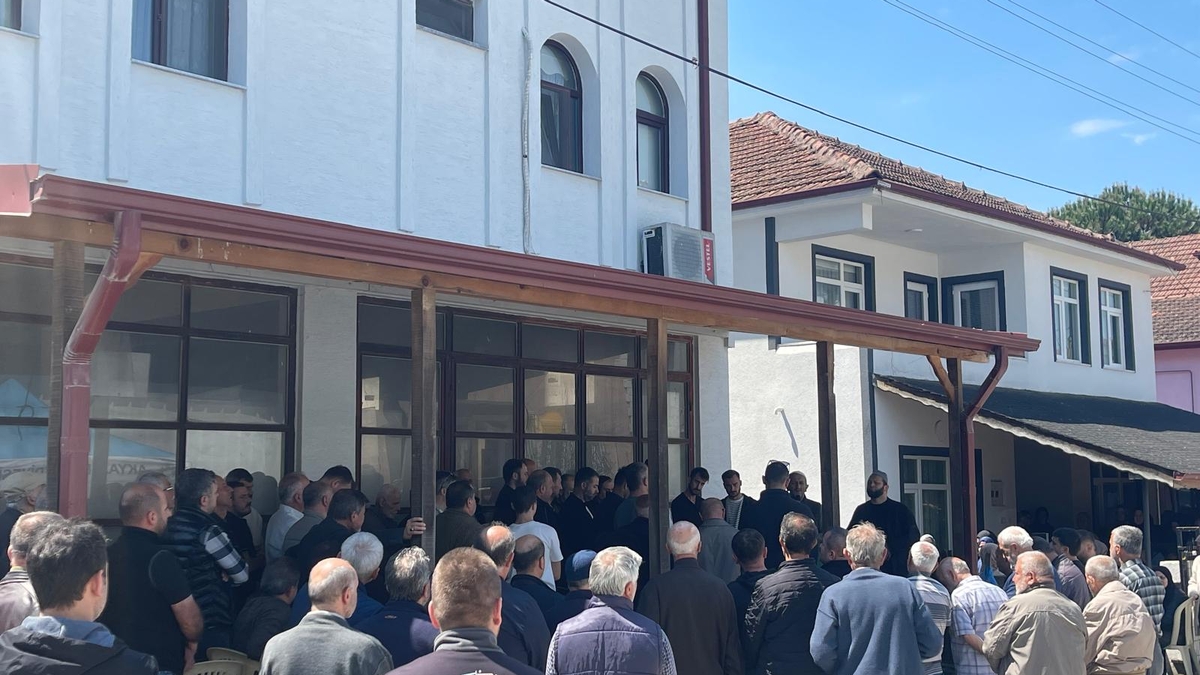 Basri Çelik Dualarla Toprağa Verildi