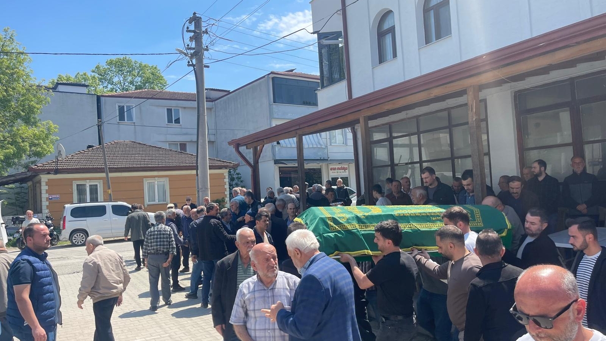 Basri Çelik Dualarla Toprağa Verildi