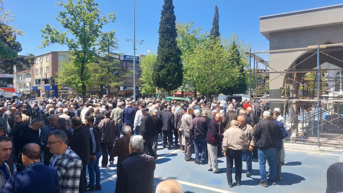 Basri Çelik Dualarla Toprağa Verildi
