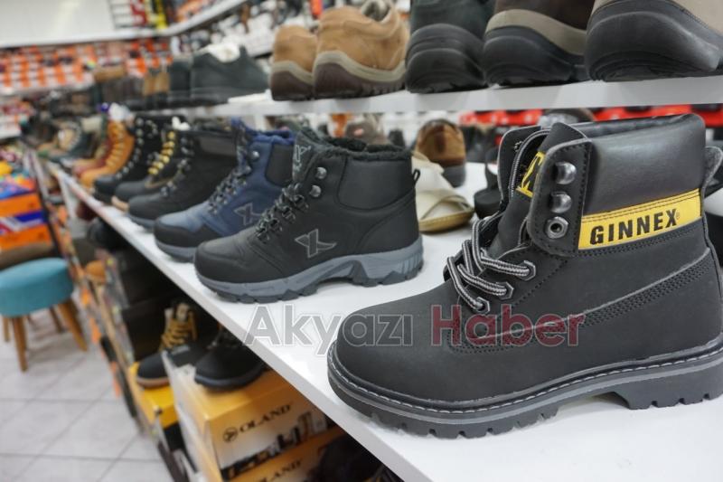 Bay, Bayan, Çocuk Botlarda İndirim Rüzgârı 