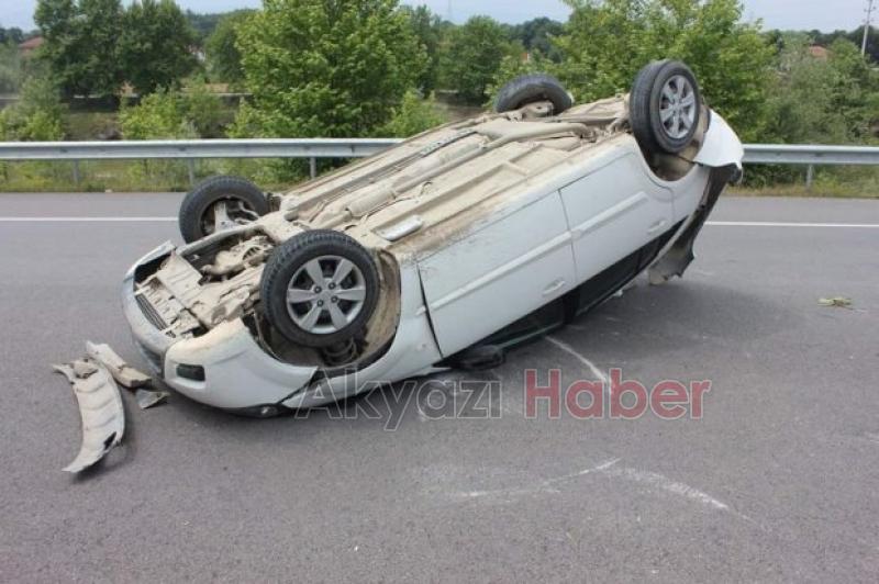 Bayan Sürücü Hakimiyetini Kaybederek Takla Attı