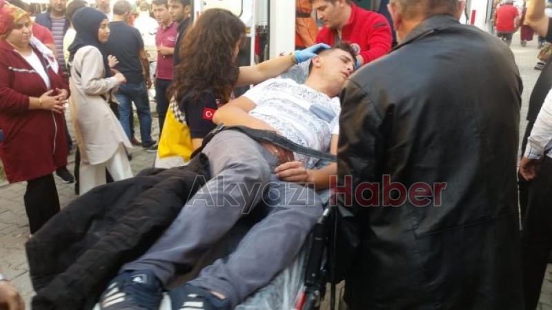 Baygınlık geçiren gencin yardımına vatandaşlar koştu