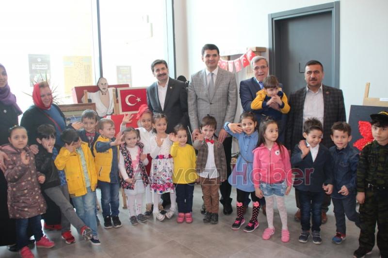 Bayrak Sergisi Törenle Açıldı 