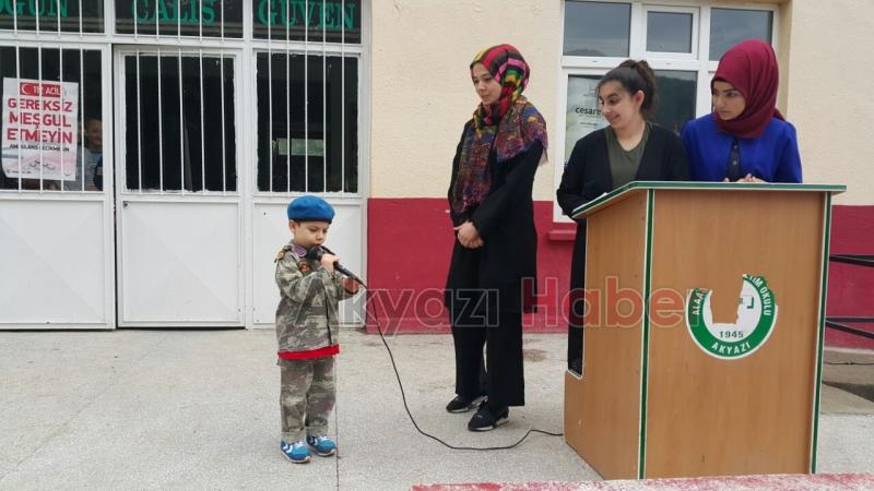 Bayrak Şiiri Büyük Alkış Aldı