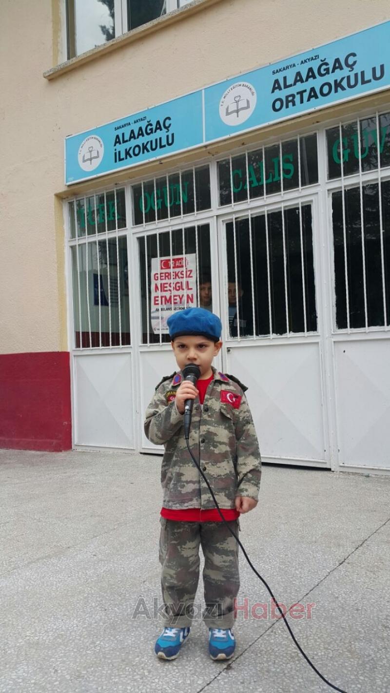 Bayrak Şiiri Büyük Alkış Aldı