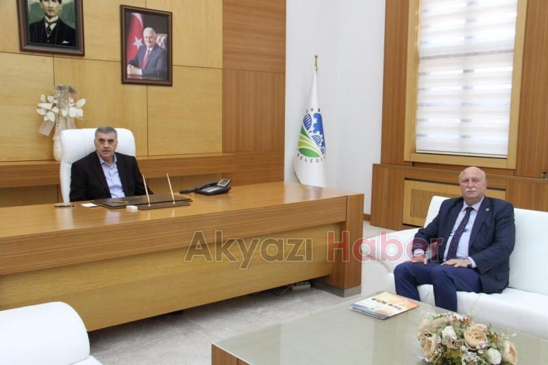 BAYRAKTAR SAKARYA BÜYÜKŞEHİR BELEDİYE BAŞKANI ZEKİ TOÇOĞLU’NU ZİYARET ETTİ