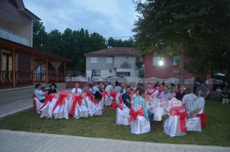 BAYRAKTAR’IN İFTARINA 500 KİŞİ KATILDI