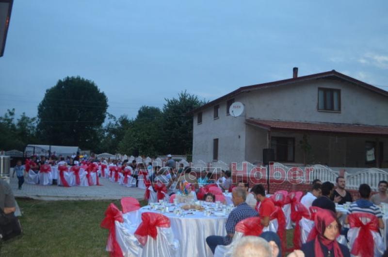 BAYRAKTAR’IN İFTARINA 500 KİŞİ KATILDI