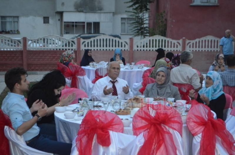 BAYRAKTAR’IN İFTARINA 500 KİŞİ KATILDI