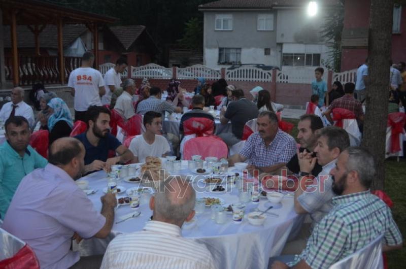 BAYRAKTAR’IN İFTARINA 500 KİŞİ KATILDI