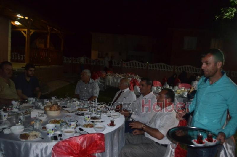 BAYRAKTAR’IN İFTARINA 500 KİŞİ KATILDI