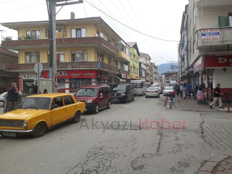 Bayram Öncesi Akyazı’da Trafik Yoğunluğu 