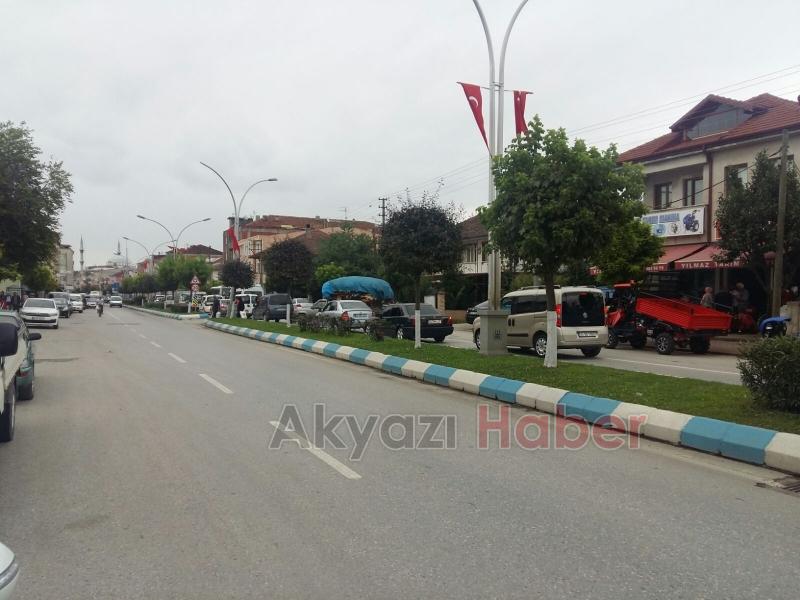 Bayram Öncesi Akyazı’da Trafik Yoğunluğu 