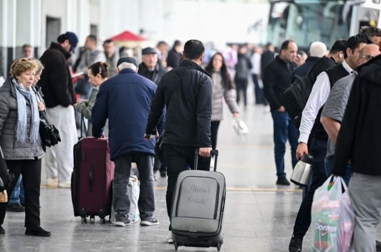 Bayram tatili öncesi otogarlar dolup taştı