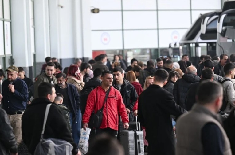Bayram tatili öncesi otogarlar dolup taştı