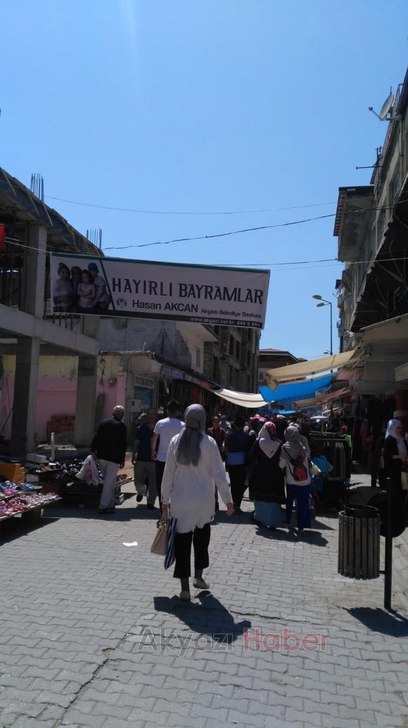 Bayram yoğunluğu esnafın yüzünü güldürdü