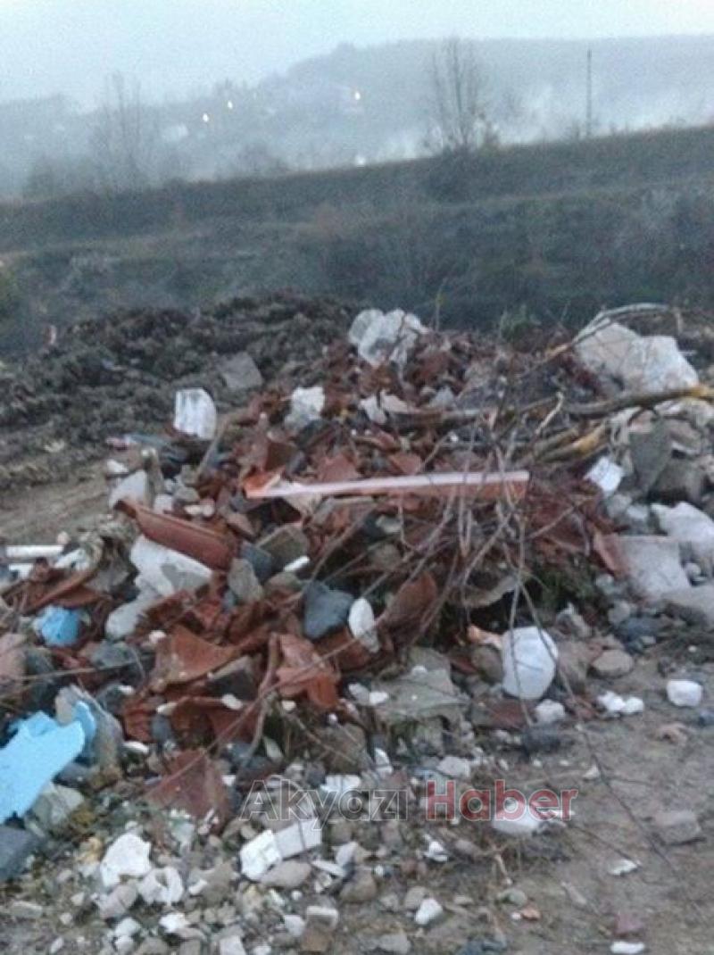 Belediye Güzelleştiriyor Vatandaş Moloz Döküyor