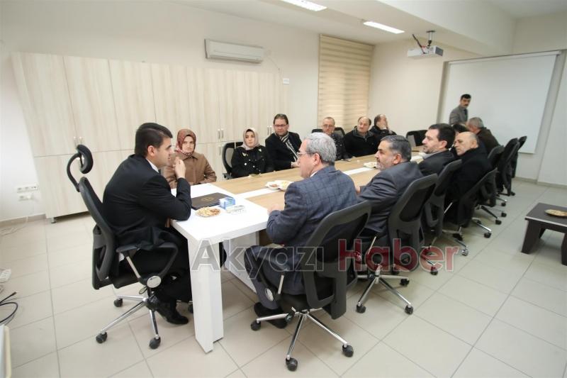 BELEDİYE MECLİS ÜYELERİNDEN KAYMAKAMA HOŞGELDİN ZİYARETİ