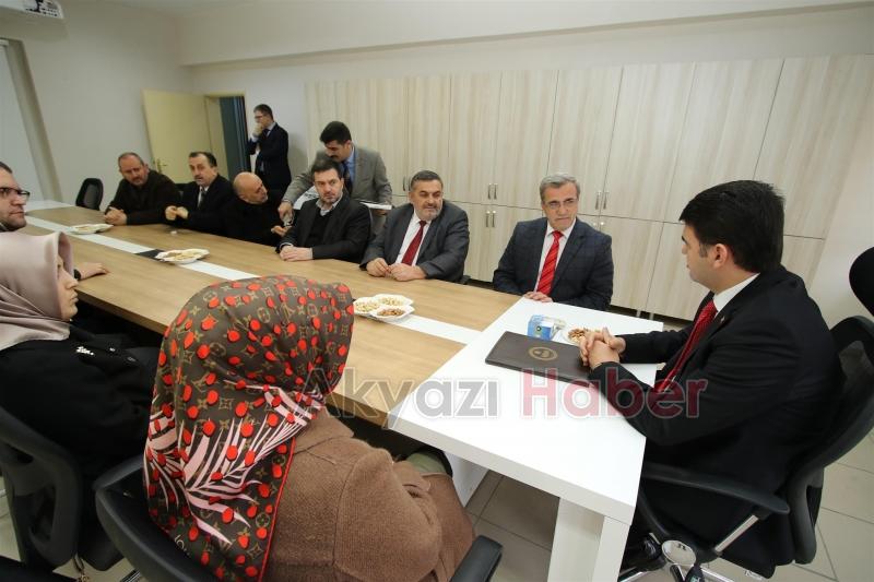 BELEDİYE MECLİS ÜYELERİNDEN KAYMAKAMA HOŞGELDİN ZİYARETİ