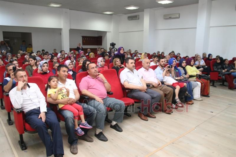 BELEDİYE TİYATRO EKİBİ’NİN OYNADIĞI TÜRKÇEM EYVAH BEĞENİLDİ