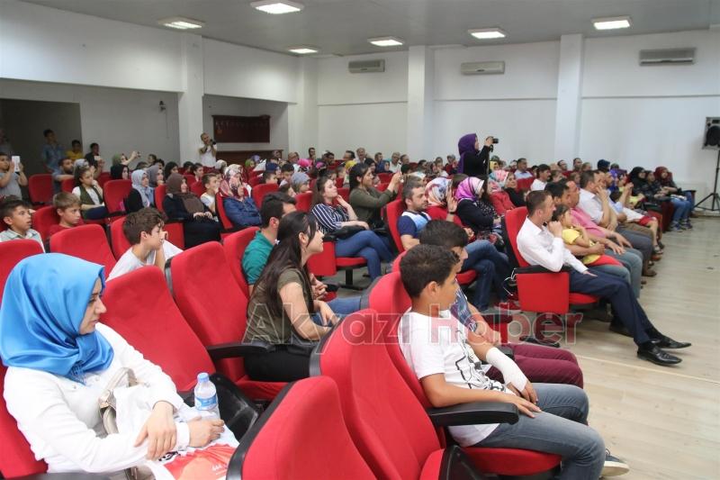 BELEDİYE TİYATRO EKİBİ’NİN OYNADIĞI TÜRKÇEM EYVAH BEĞENİLDİ