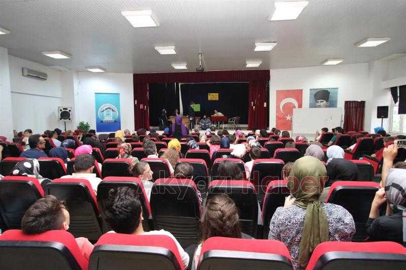 BELEDİYE TİYATRO EKİBİ’NİN OYNADIĞI TÜRKÇEM EYVAH BEĞENİLDİ