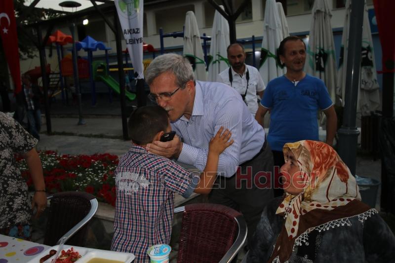 BELEDİYEDEN DÜNYA YETİMLER GÜNÜNDE İFTAR