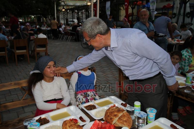 BELEDİYEDEN DÜNYA YETİMLER GÜNÜNDE İFTAR
