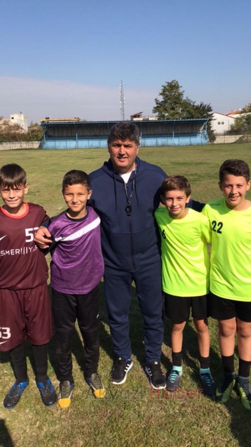 Beşiktaşlı Antrenör Akyazılı Sporculara Destek Oldu