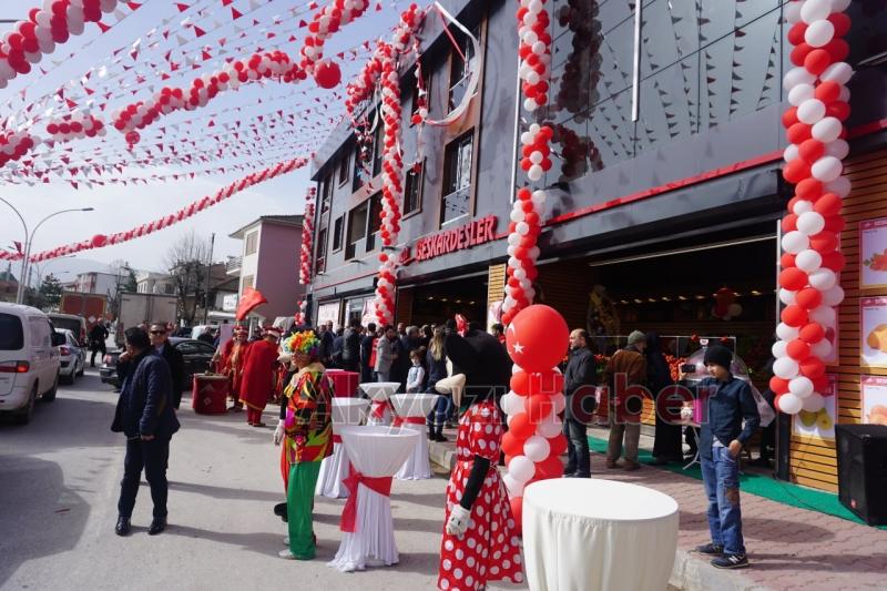 Beşkardeşler Market Törenle Açıldı