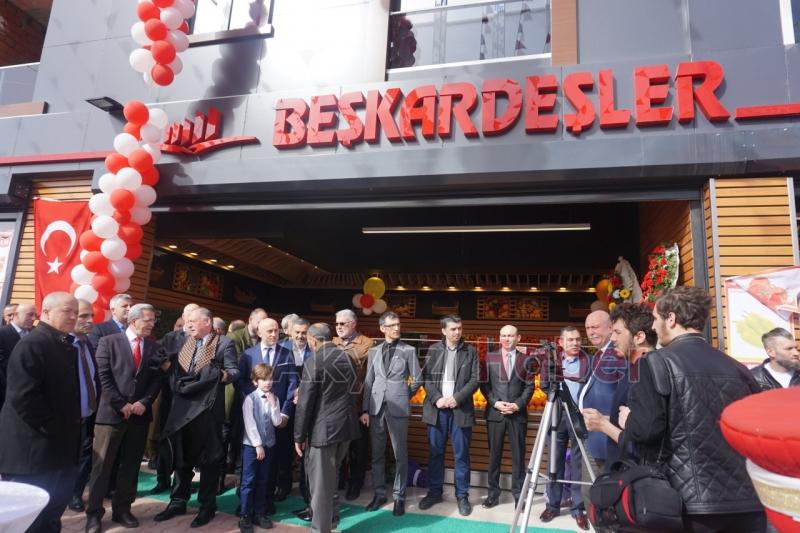 Beşkardeşler Market Törenle Açıldı