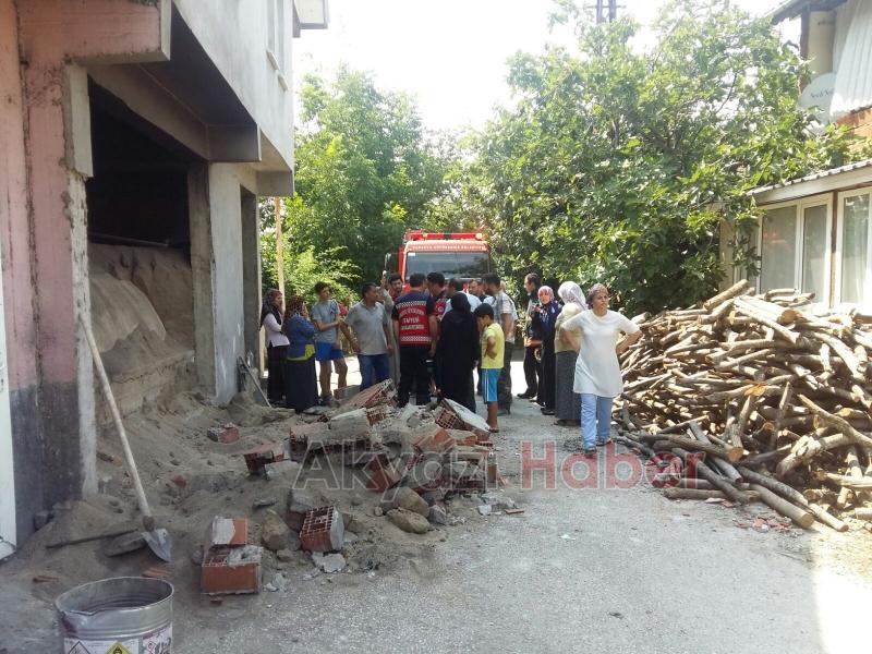 İnşaat Duvarı Çocukların Üzerine Devrildi