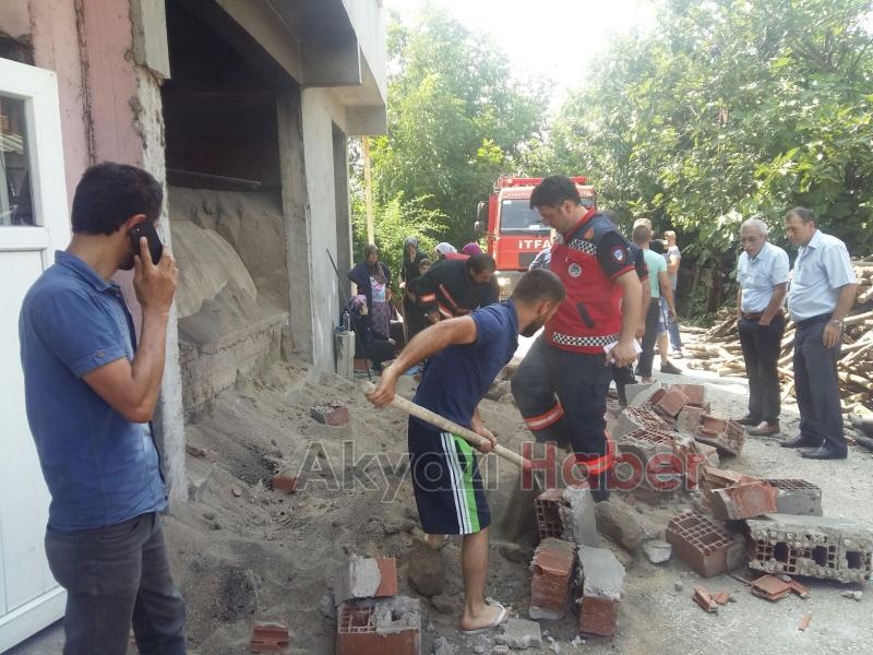 İnşaat Duvarı Çocukların Üzerine Devrildi