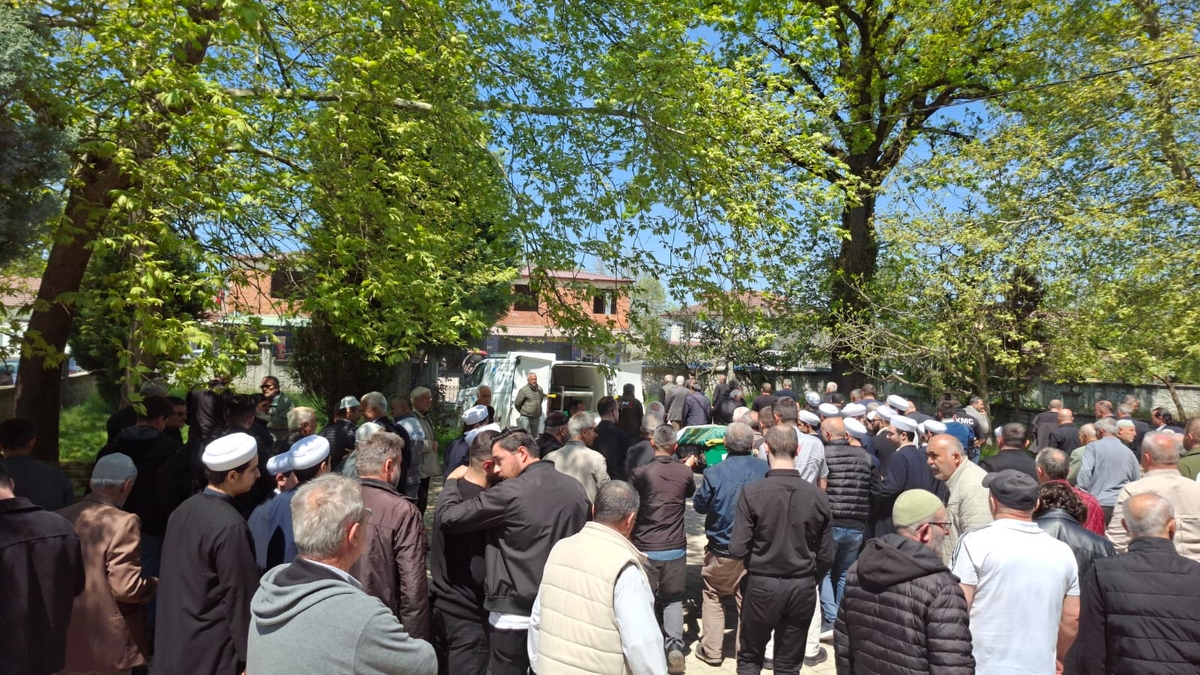 Beyin Pıhtısı Sonrası Acı Son: Hayatını Kaybeden Adam Defnedildi