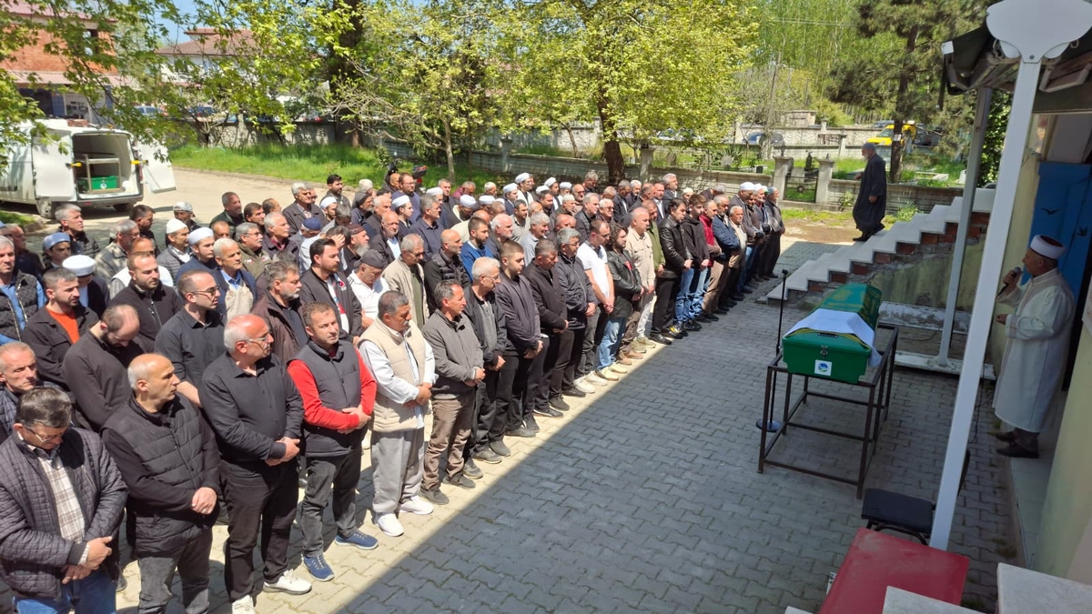 Beyin Pıhtısı Sonrası Acı Son: Hayatını Kaybeden Adam Defnedildi