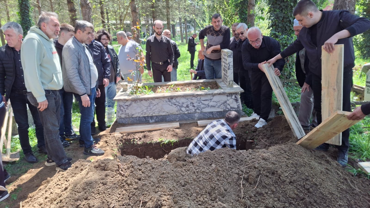 Beyin Pıhtısı Sonrası Acı Son: Hayatını Kaybeden Adam Defnedildi
