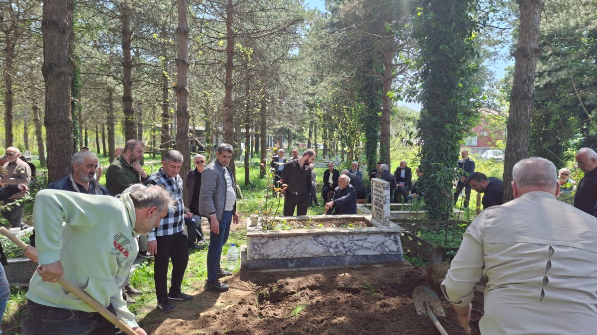 Beyin Pıhtısı Sonrası Acı Son: Hayatını Kaybeden Adam Defnedildi