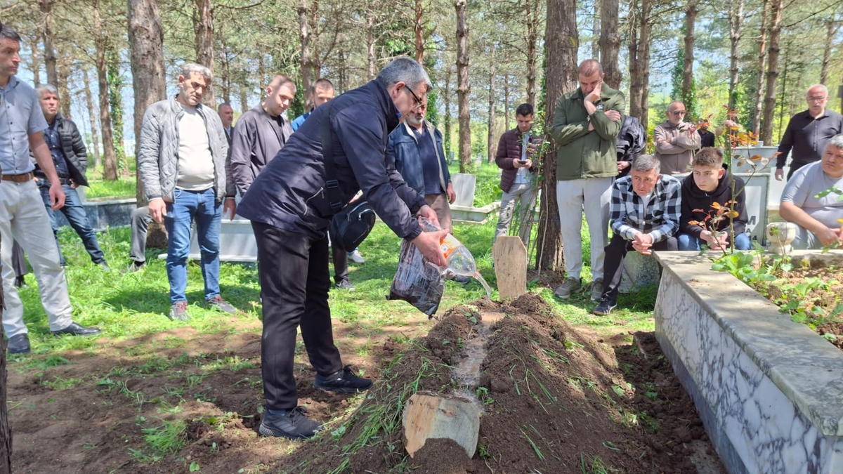 Beyin Pıhtısı Sonrası Acı Son: Hayatını Kaybeden Adam Defnedildi