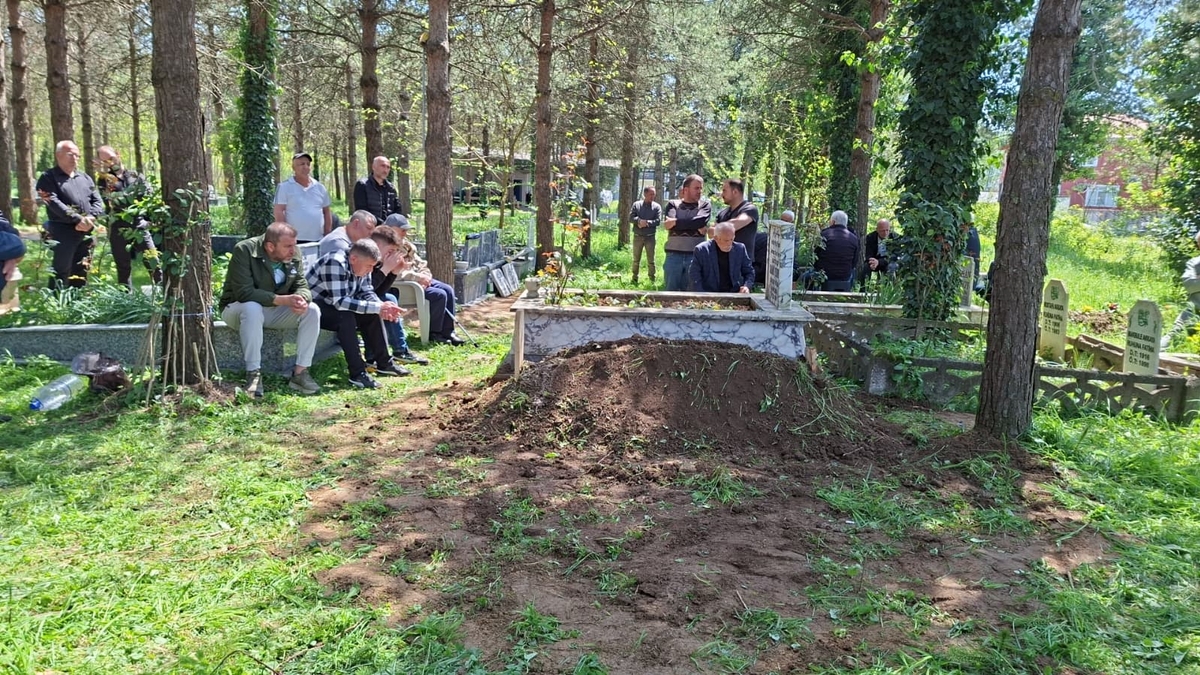 Beyin Pıhtısı Sonrası Acı Son: Hayatını Kaybeden Adam Defnedildi