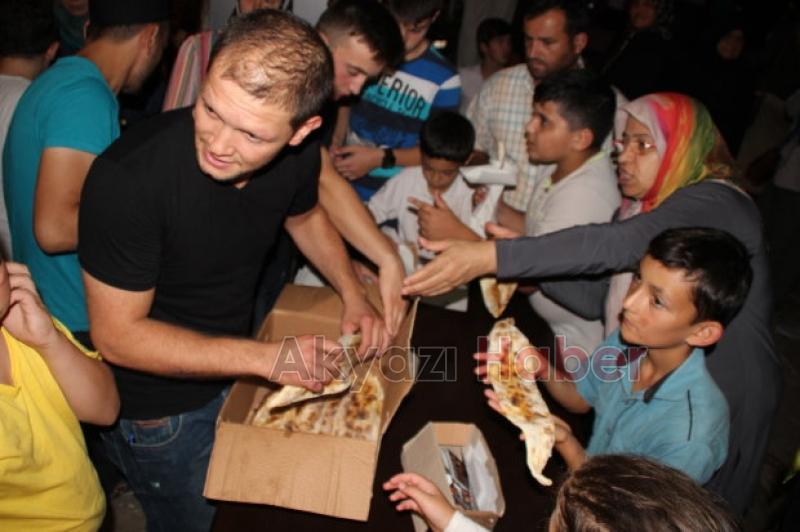 Beyzade Kebap Demokrasi Nöbetinde Halka Kır Pidesi Dağıttı