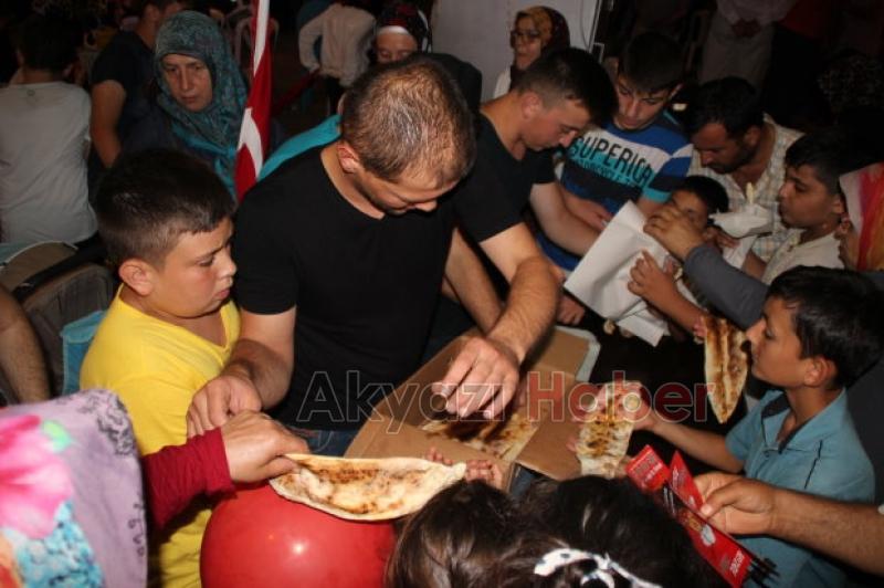 Beyzade Kebap Demokrasi Nöbetinde Halka Kır Pidesi Dağıttı