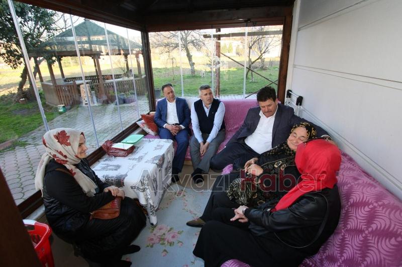 Bilal Soykan 8 Mart Emekçi Kadınlar Gününde Kadınlara Karanfil Dağıttı