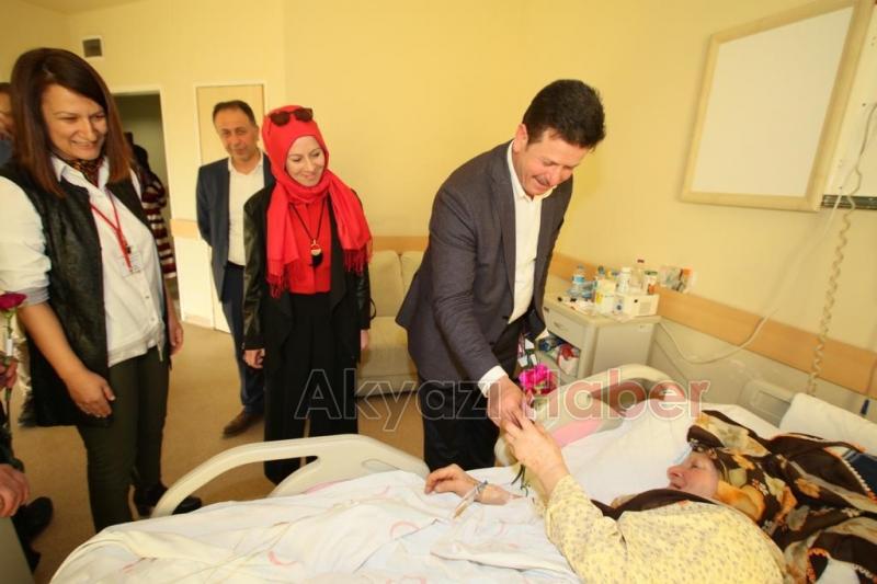 Bilal Soykan 8 Mart Emekçi Kadınlar Gününde Kadınlara Karanfil Dağıttı