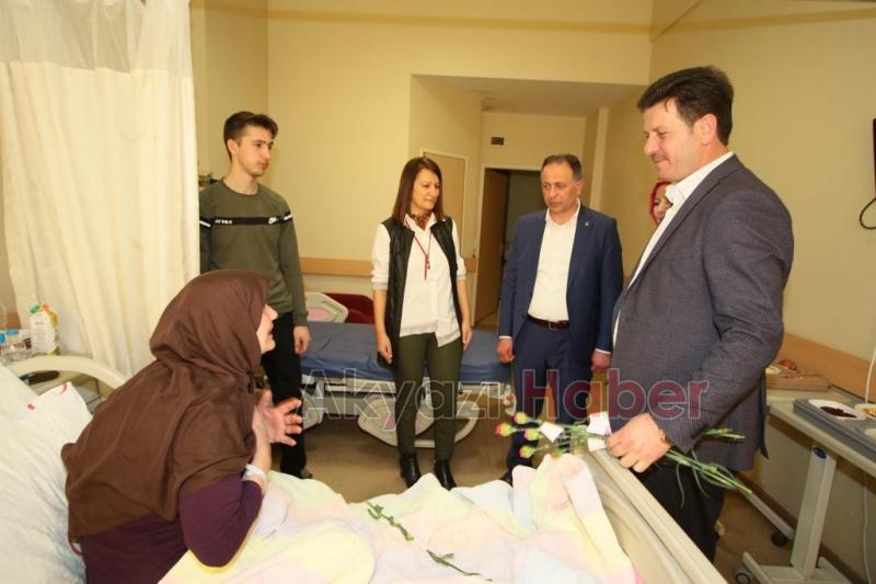 Bilal Soykan 8 Mart Emekçi Kadınlar Gününde Kadınlara Karanfil Dağıttı