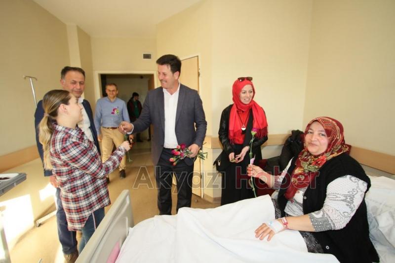 Bilal Soykan 8 Mart Emekçi Kadınlar Gününde Kadınlara Karanfil Dağıttı