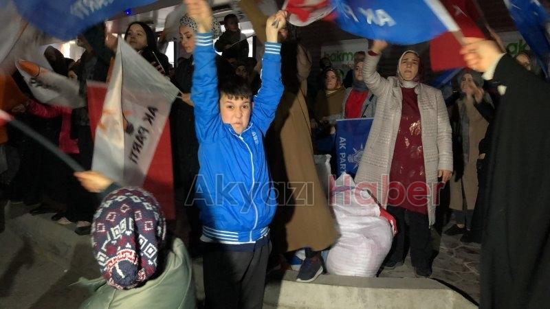 Bilal Soykan seçimden zaferle çıktı Sevinç gösterileri başladı