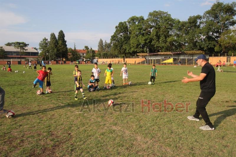 BİN ÖĞRENCİ YAZ YAZ SPOR OKULLARI İLE EĞLENİYOR